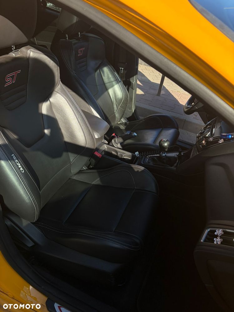 Ford Focus 2.0 EcoBoost ST - 12