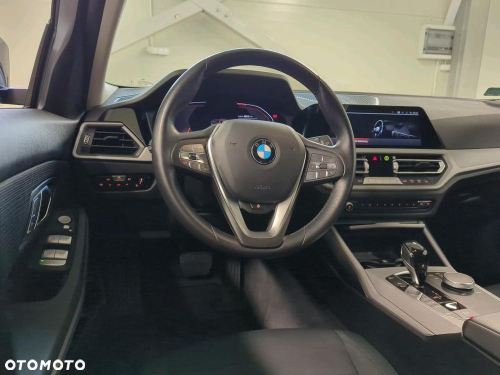 BMW Seria 3 318i - 7