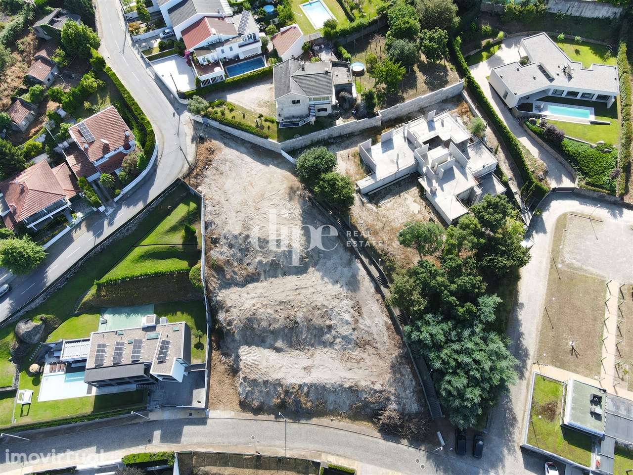 Lote de terreno a 650 metros da Avenida D. João IV, com vistas desafog - Grande imagem: 3/9