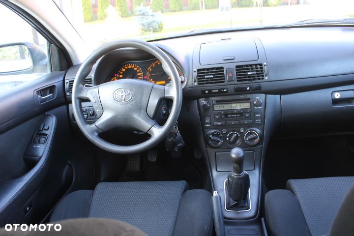 Toyota Avensis 1.8 VVT-i Luna - 19