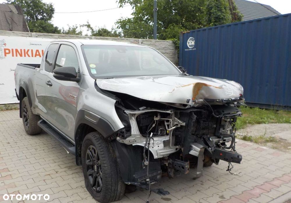 Toyota Hilux - 1
