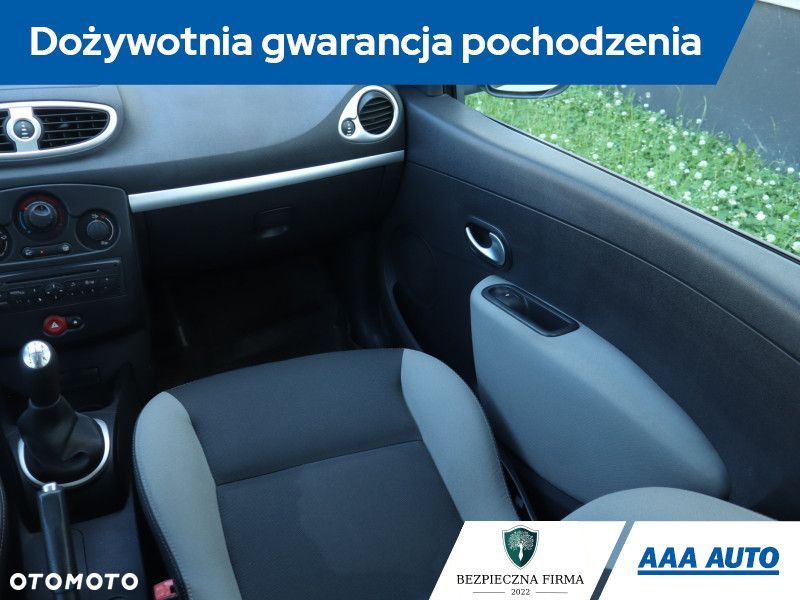 Renault Clio - 10