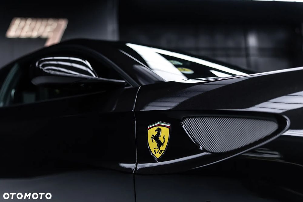 Ferrari FF - 7
