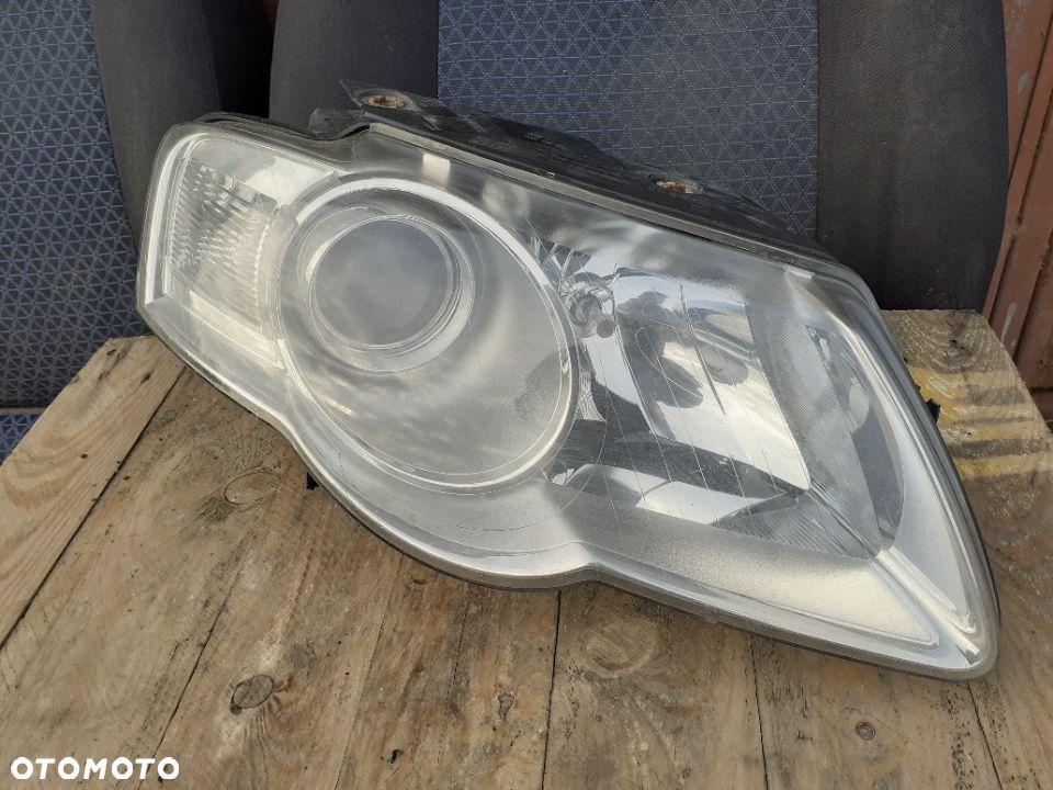 VW VOLKSWAGEN PASSAT B6 LAMPA PRZÓD PRZEDNIA PRAWA SOCZEWKA ORYGINAŁ - 1