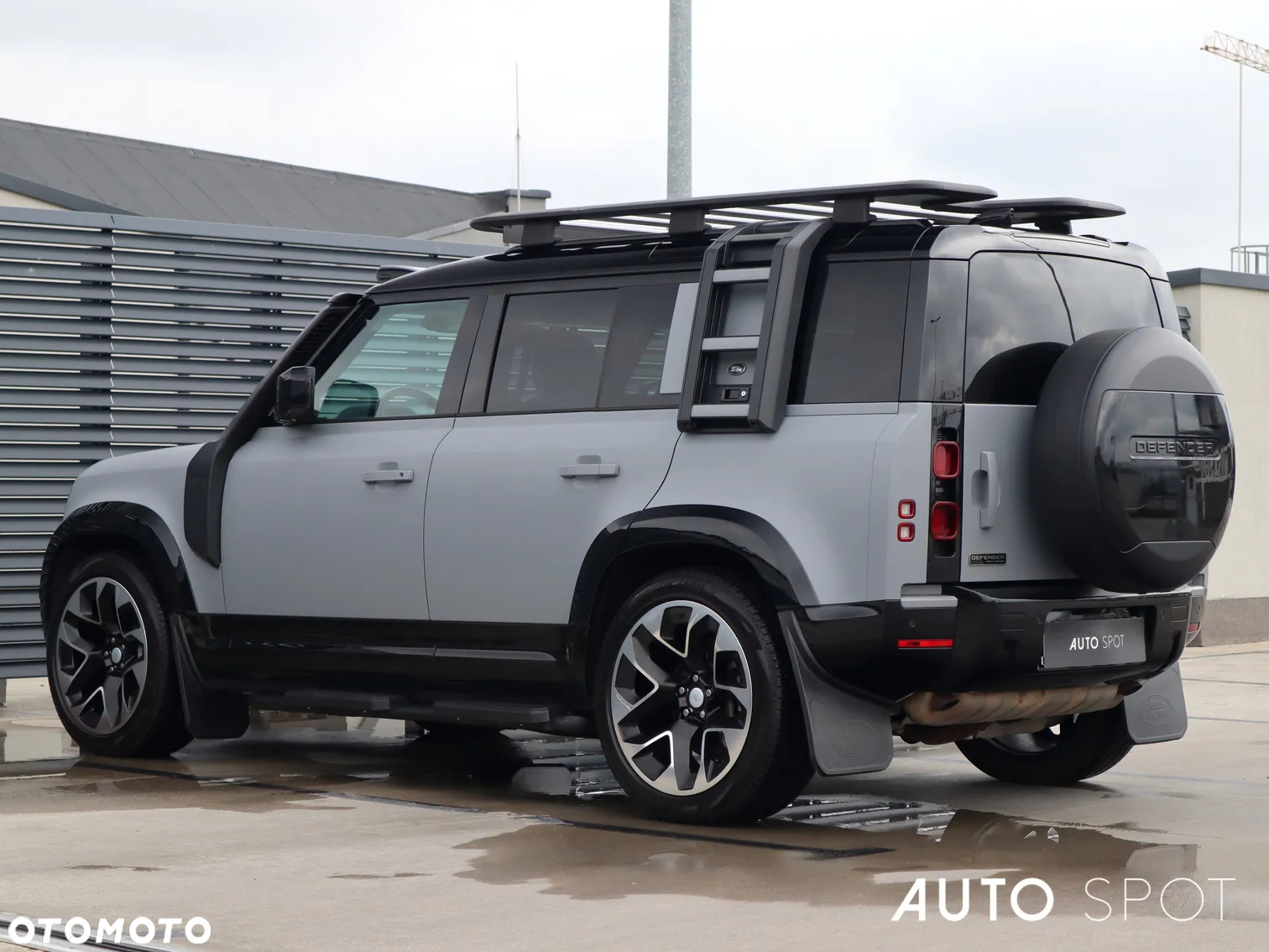 Land Rover Defender - 4