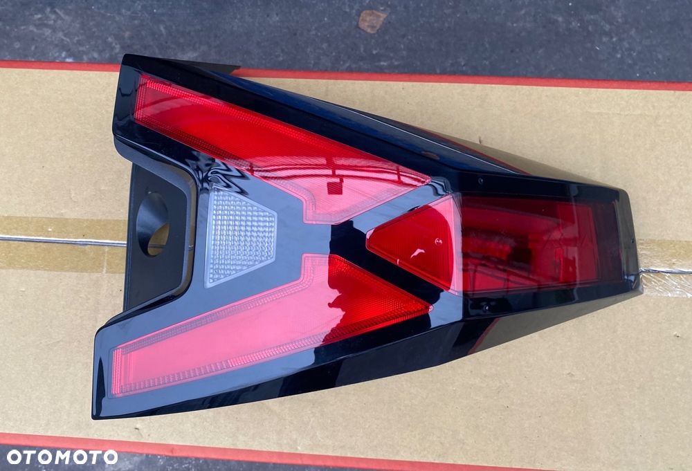 DACIA DUSTER 3 III 2025r LAMPA TYLNA TYLNIA  PRAWA  ORYGINAŁ EUROPA PRAWY TYŁ led Ledowa 265505416R Wwa