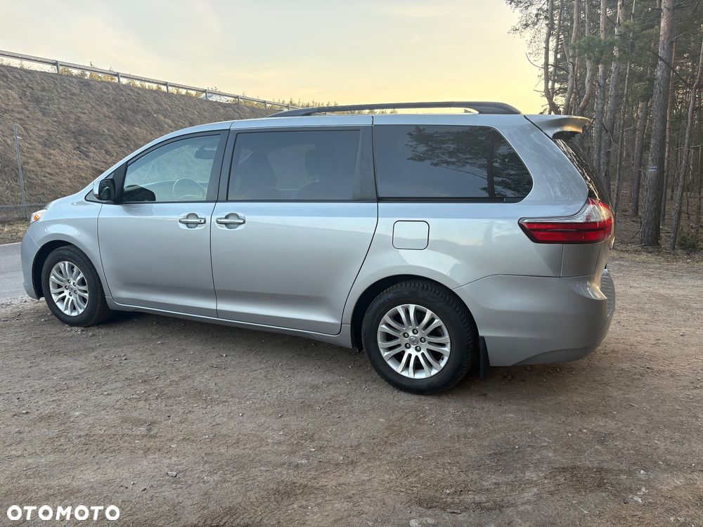 Toyota Sienna 3.5 V6 SE - 4
