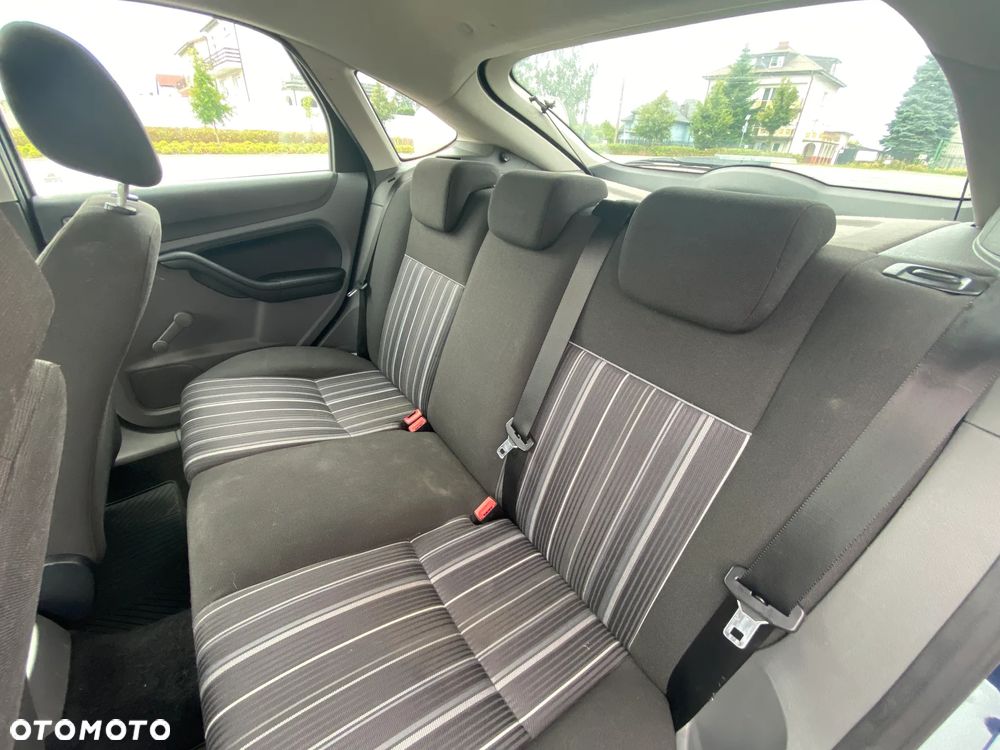 Ford Focus 1.6 Ambiente - 11