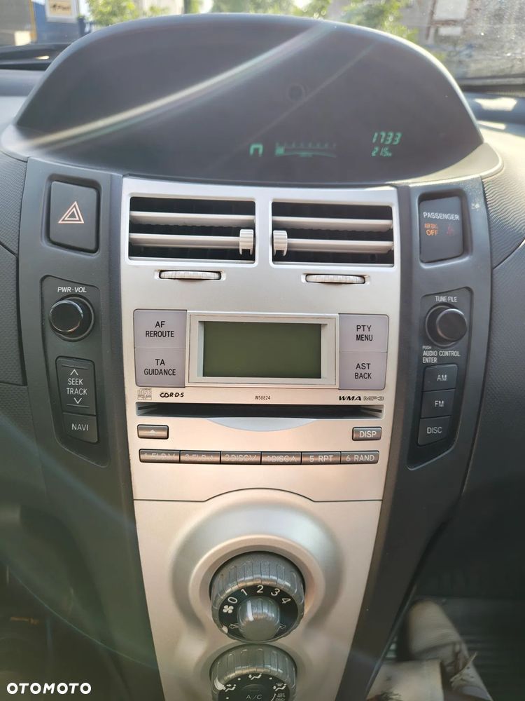 Toyota Yaris - 8