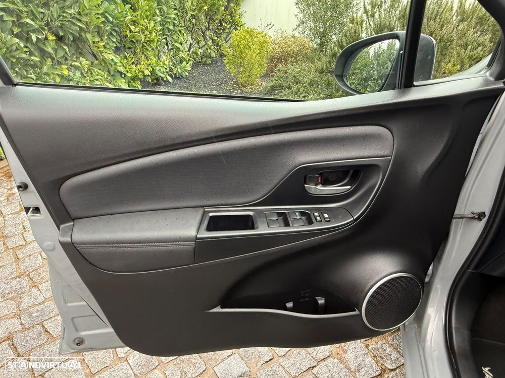 Toyota Yaris 1.5 HSD GR Sport - 23