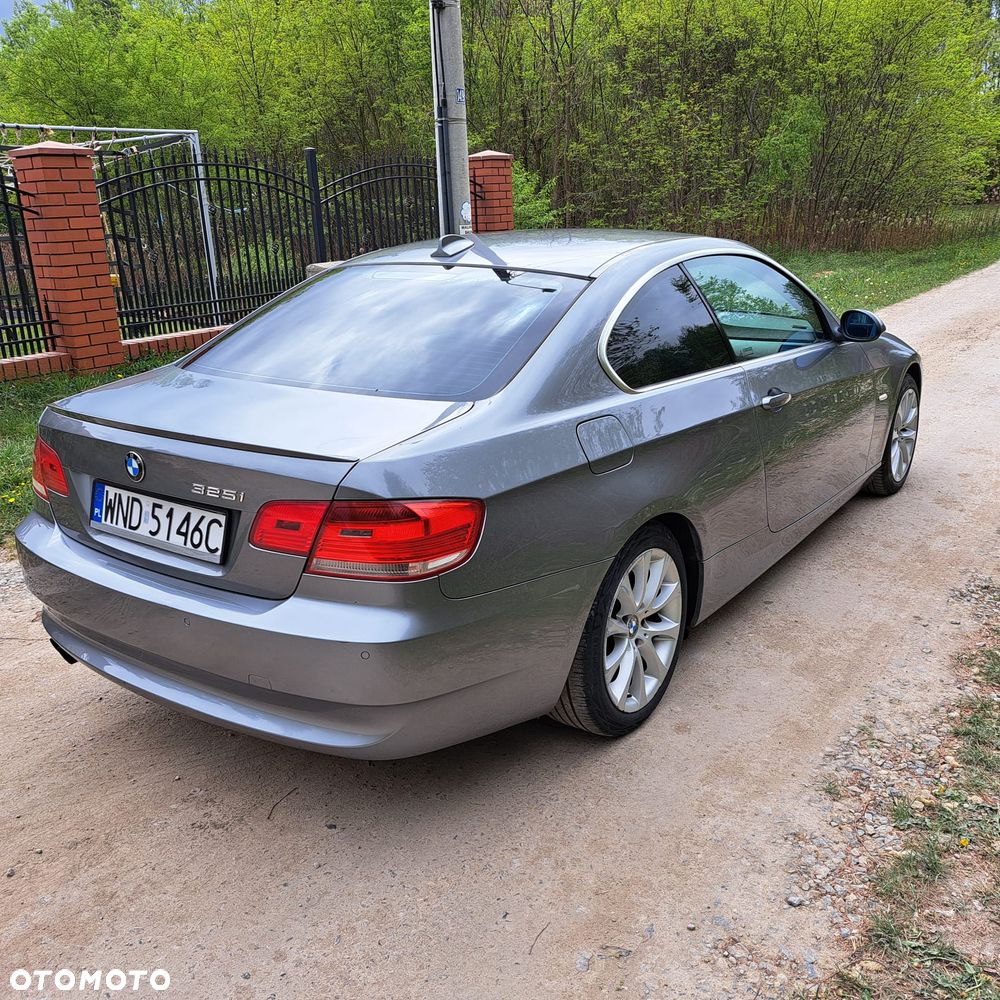 BMW Seria 3 325i - 4