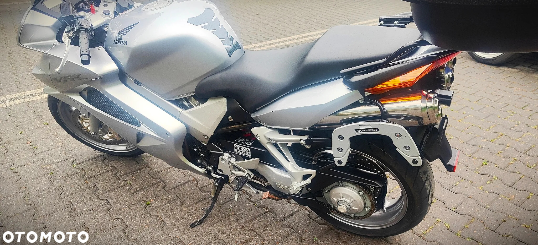 Honda VFR - 12