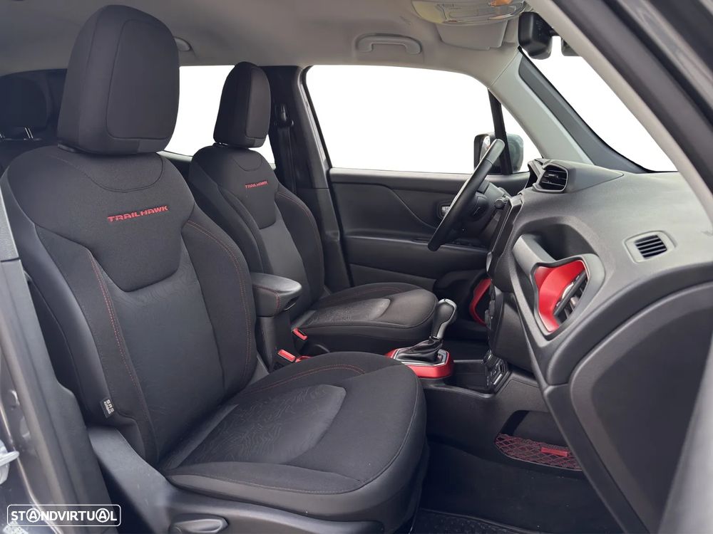 Jeep Renegade 1.3 T-GDI 4xe Auto Trailhawk - 13