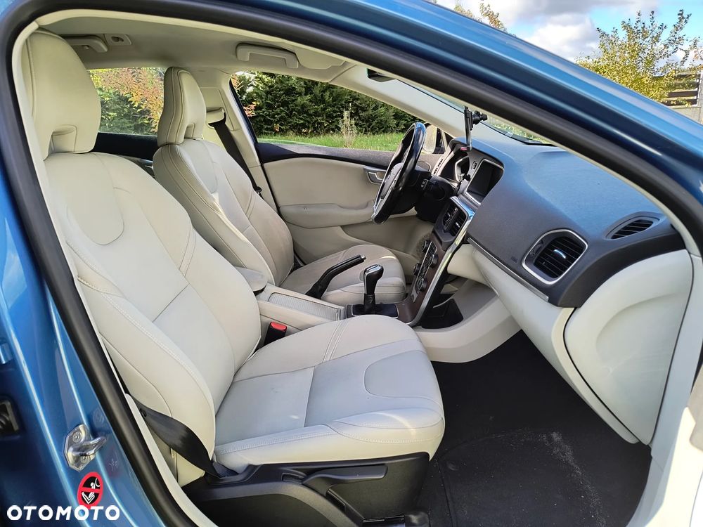 Volvo V40 D4 Momentum - 9