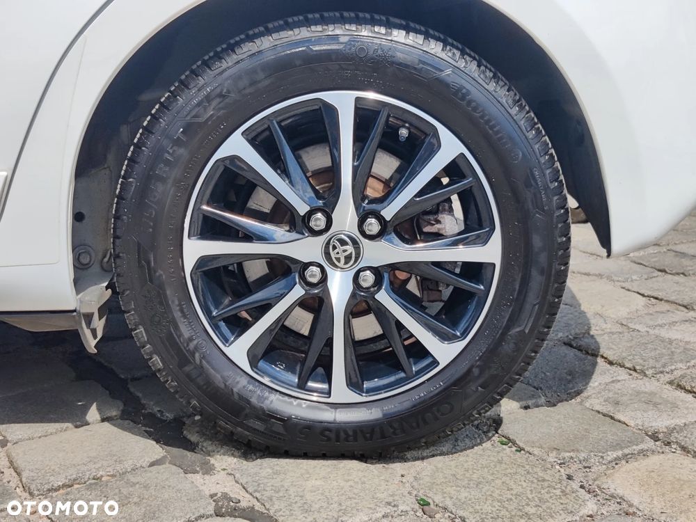 Toyota Yaris Hybrid 100 Premium EU6 - 29