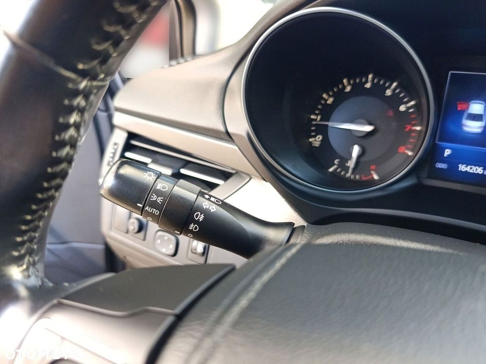 Toyota Avensis 1.8 Premium MS - 35