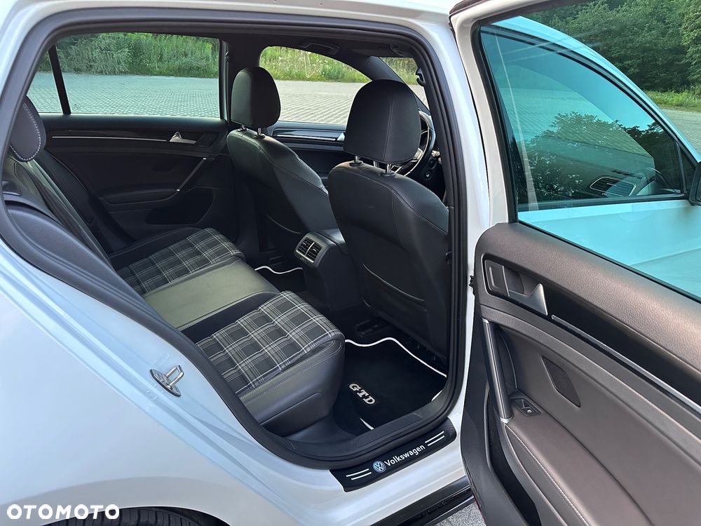 Volkswagen Golf - 26