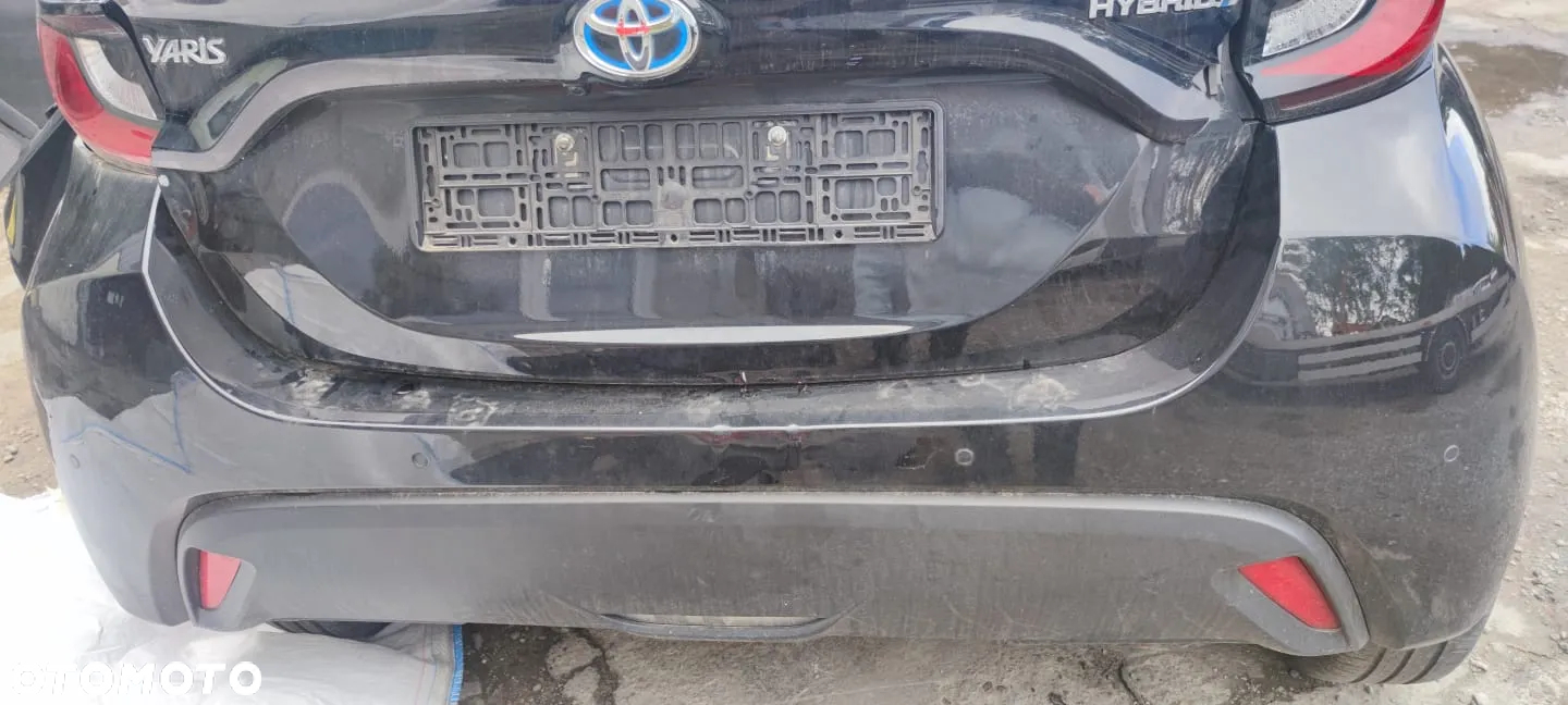 Toyota Yaris Hybrid 1.5 2022rok zderzak tył, wanna - 2