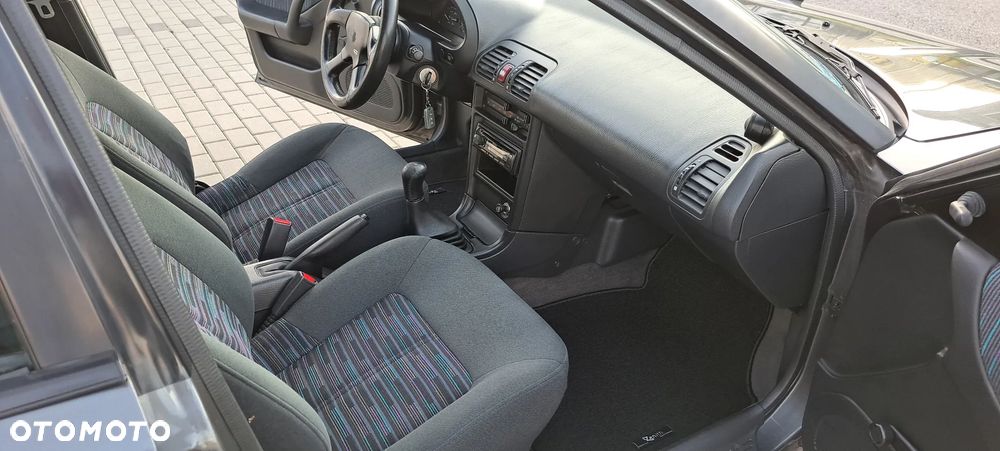 Mazda 323F - 6