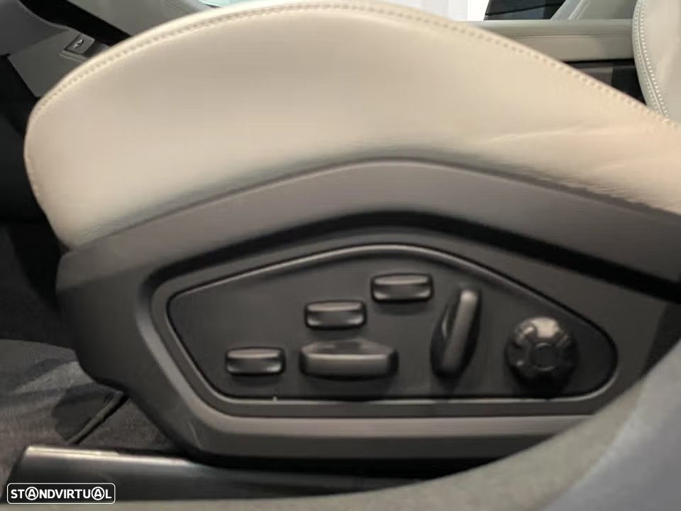 Porsche Taycan Cross Turismo 4 - 28