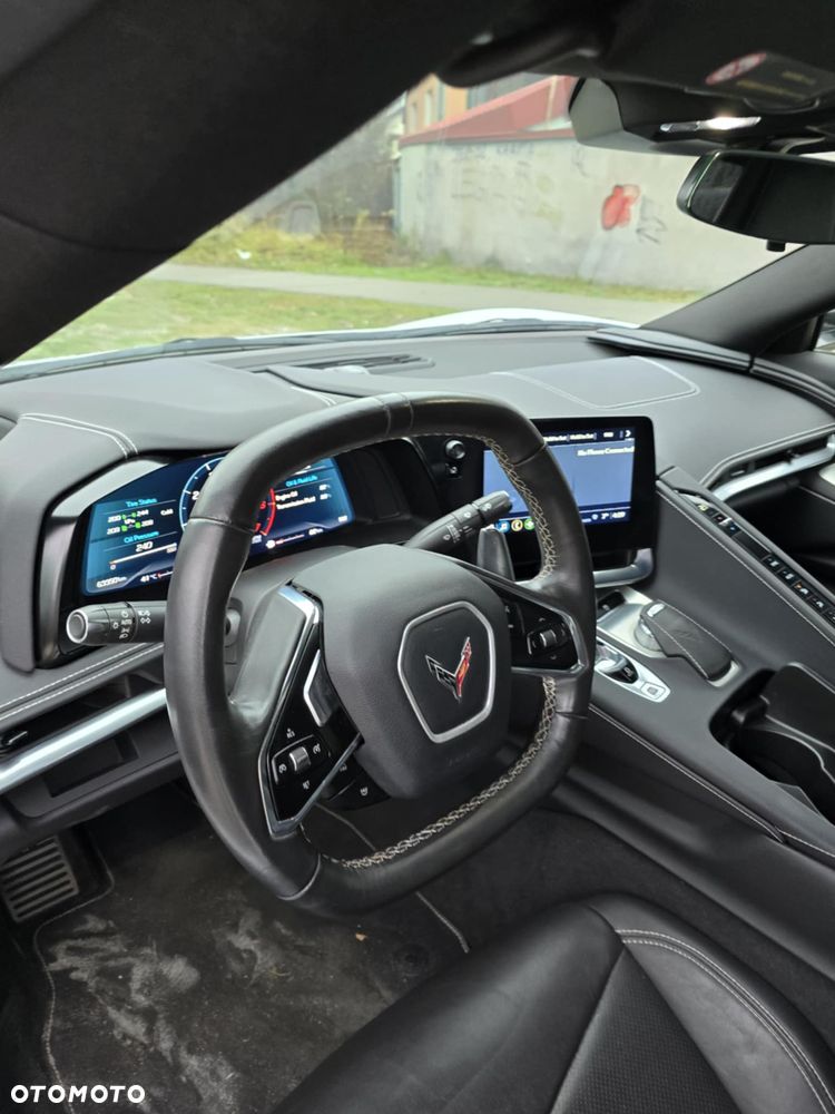 Chevrolet Corvette - 12