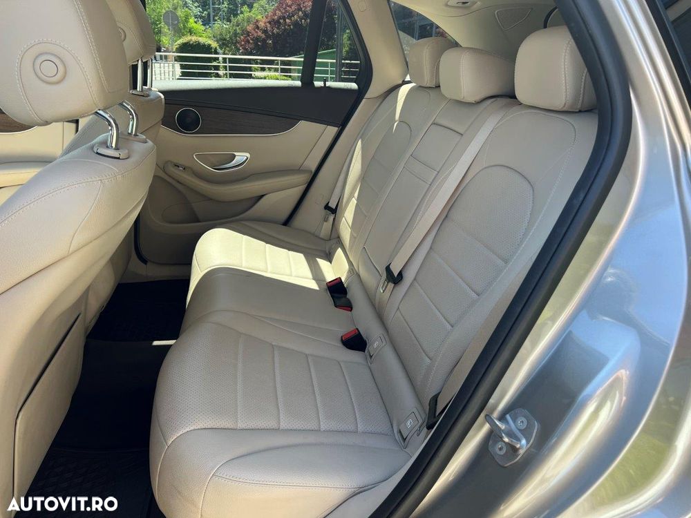 Mercedes-Benz GLC 300 4MATIC 9G-TRONIC - 9