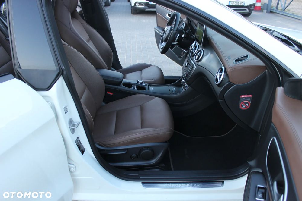 Mercedes-Benz CLA 200 7G-DCT AMG Line - 21