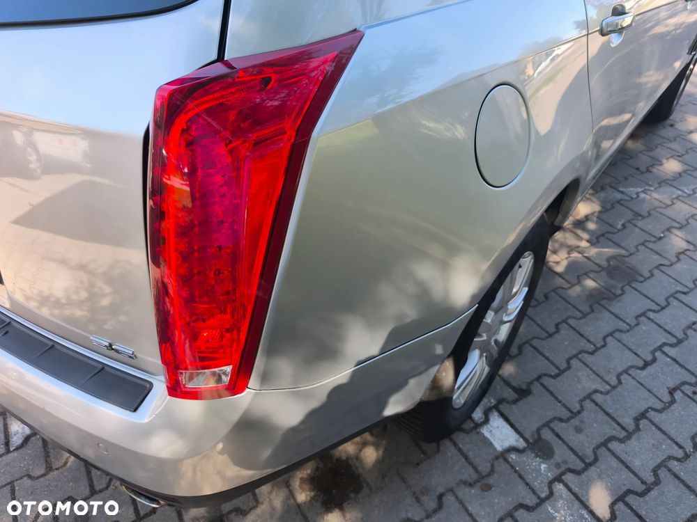 Cadillac SRX - 12
