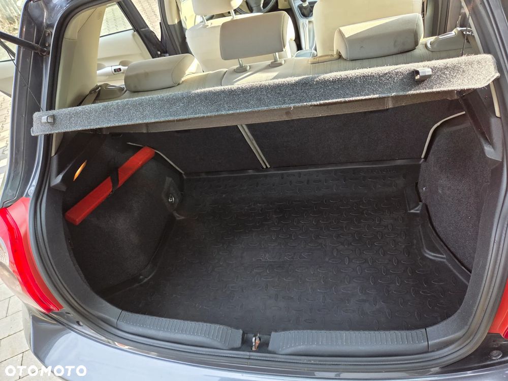 Toyota Auris 2.0 D-4D Sol - 19