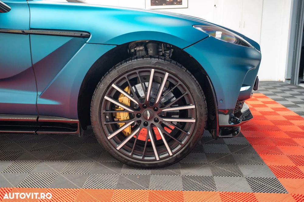Aston Martin DBX - 29