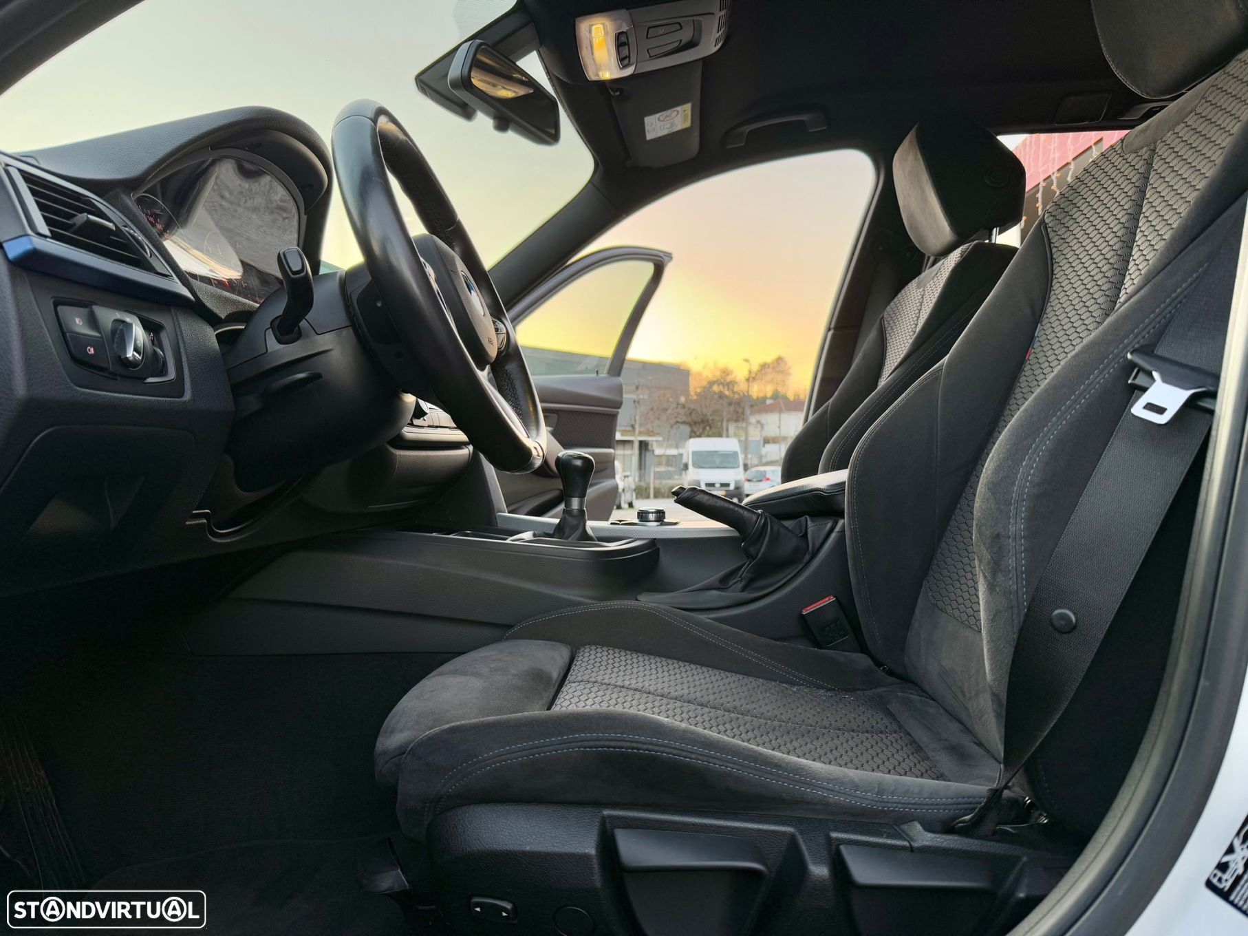BMW 318 d Touring xDrive Pack M - 32
