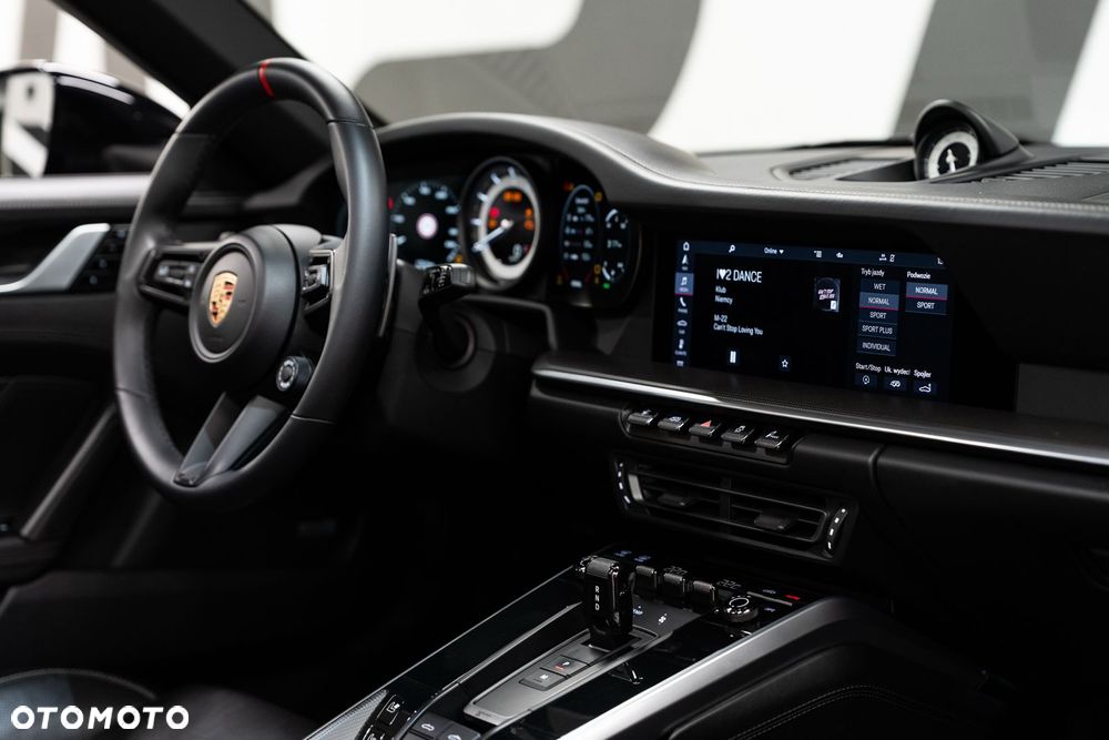 Porsche 911 Carrera 4S - 31