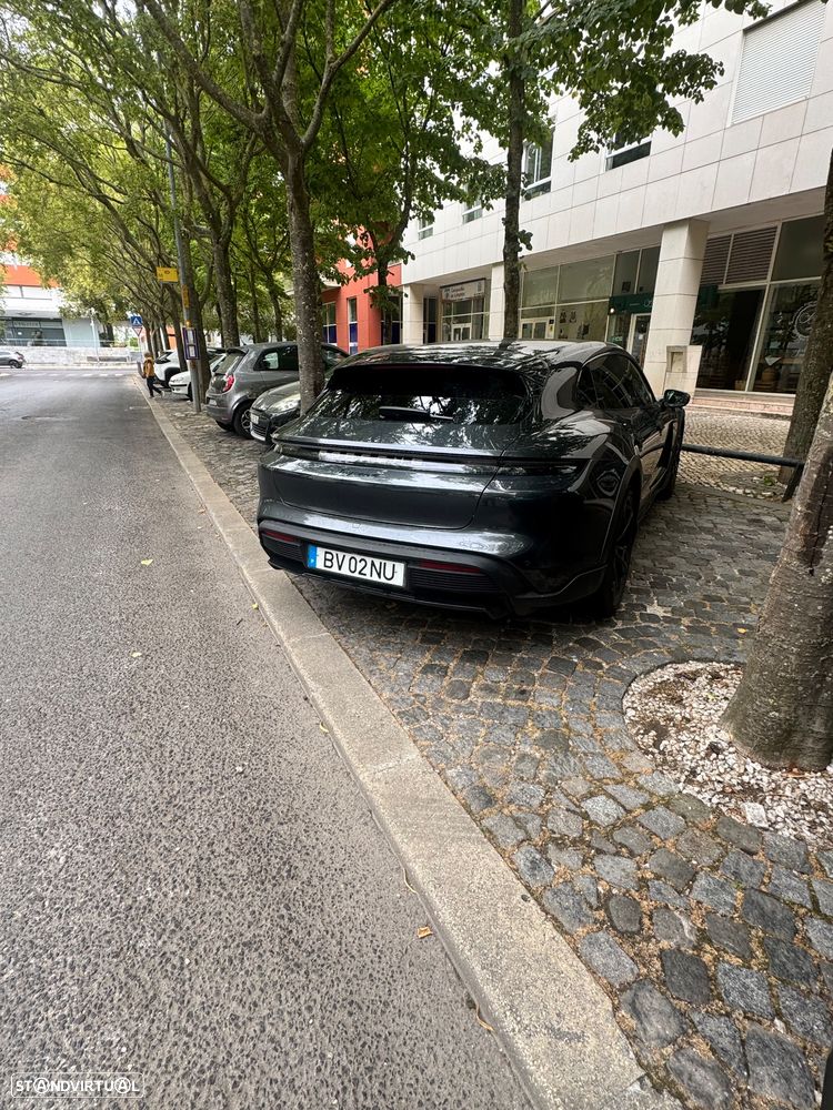 Porsche Taycan Cross Turismo 4 - 5