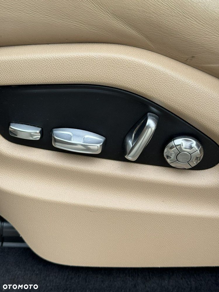 Porsche Cayenne - 28