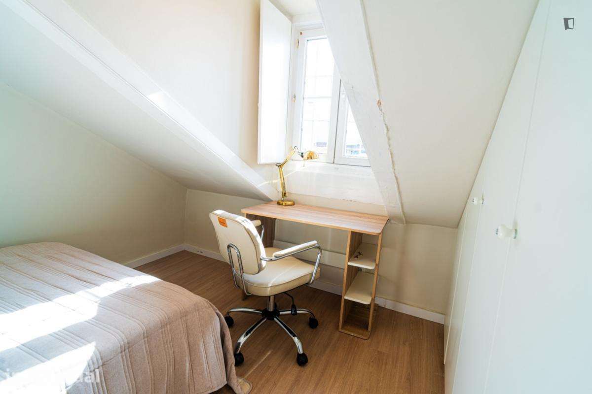 Quarto - localizado em Santos Lisbon - Grande imagem: 2/15