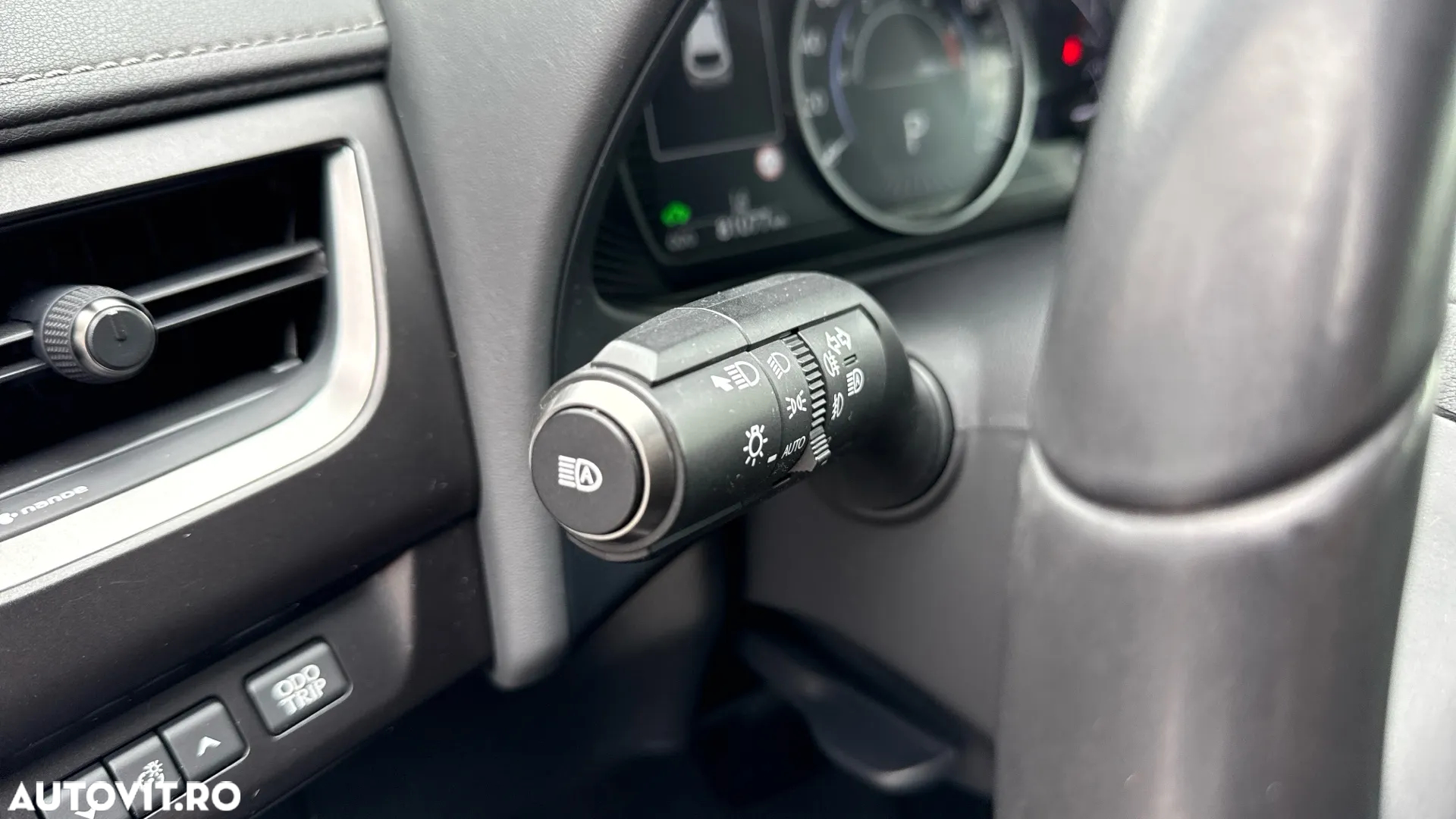 Lexus UX 250h 2.0L HEV 20H- (178 HP) 4X4 CVT Executive - 33