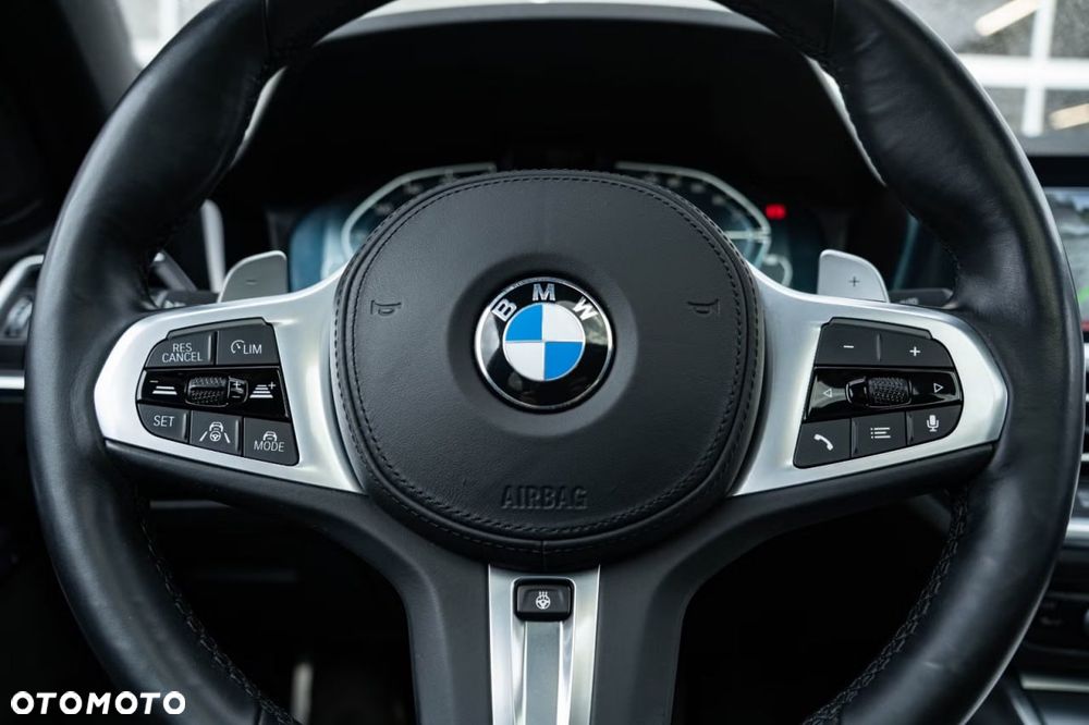 BMW Seria 3 330e xDrive - 24