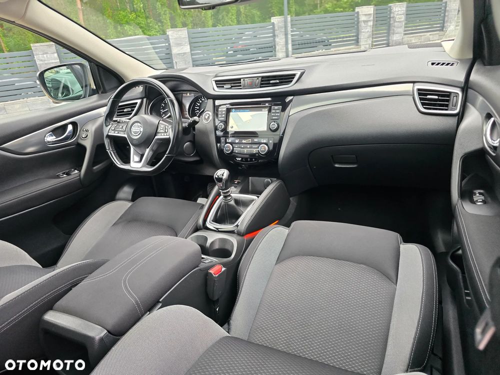 Nissan Qashqai 1.6 DIG-T N-Connecta - 24