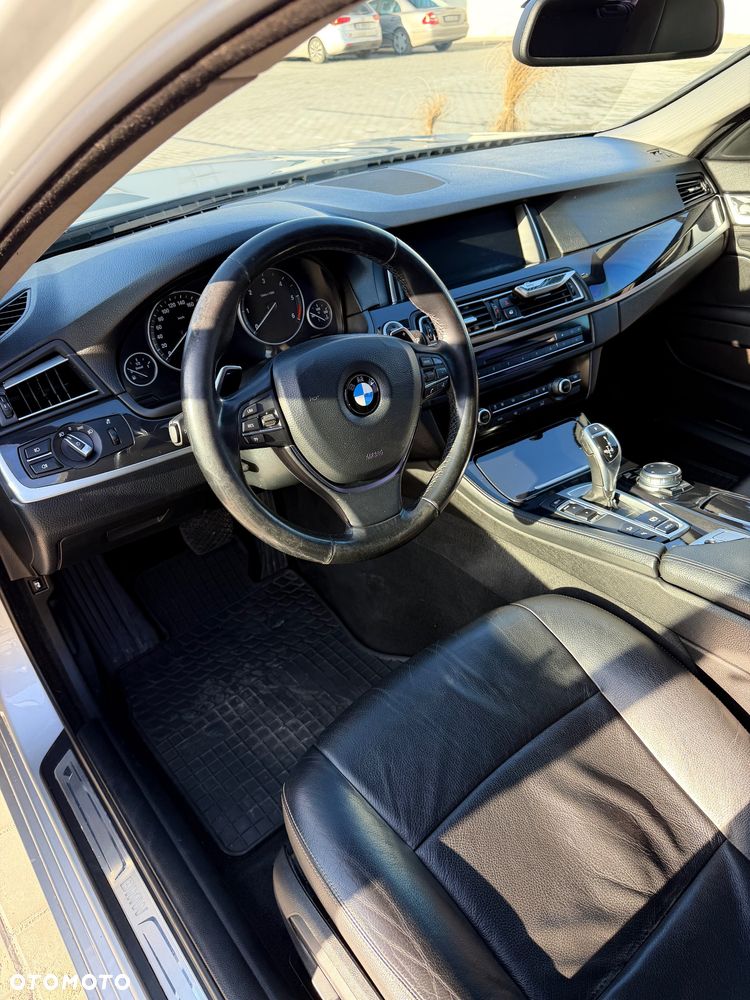 BMW Seria 5 525d xDrive Luxury Line - 9