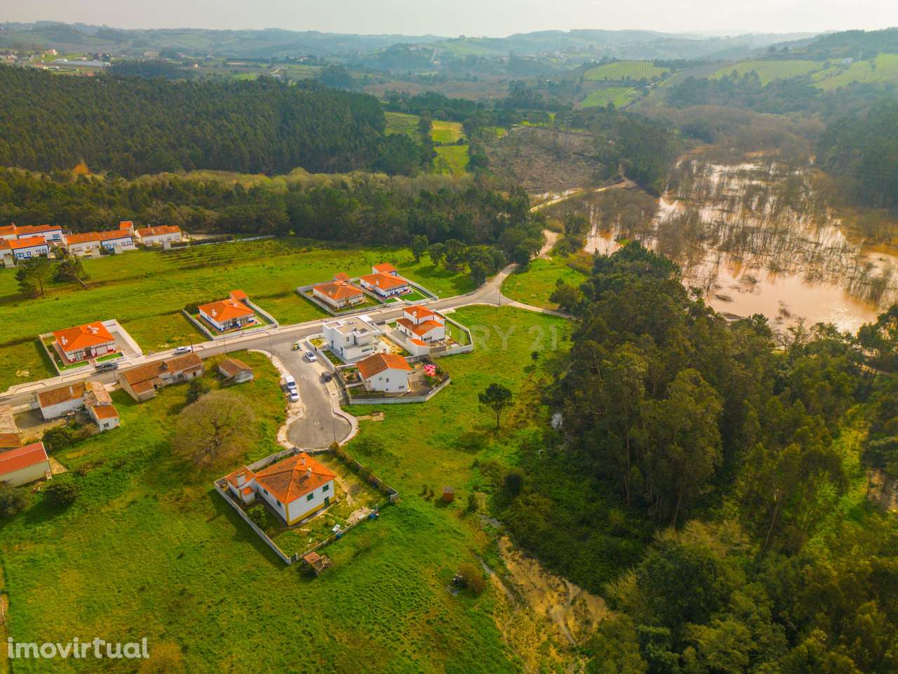 Lote de terreno com 646 m² situado em Casais da Areia, A-dos-Negros. - Grande imagem: 5/15