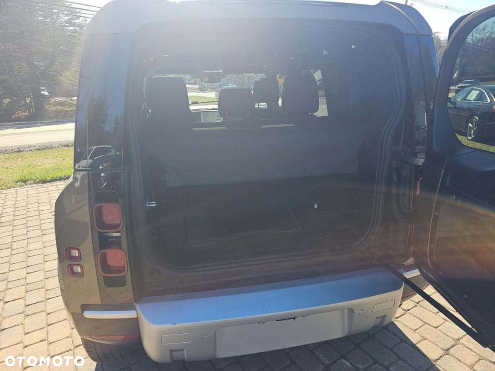 Land Rover Defender - 4