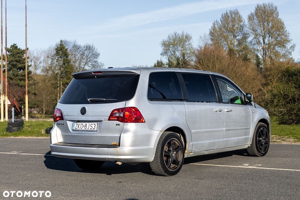 Volkswagen Routan - 7