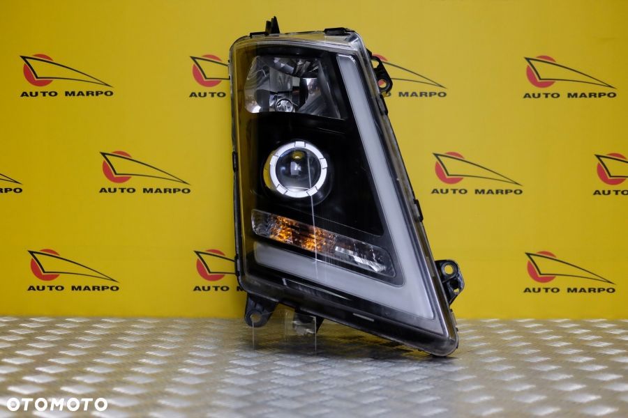 VOLVO FH II 2012- REFLEKTOR LAMPA PRZÓD XENON R EU - 2