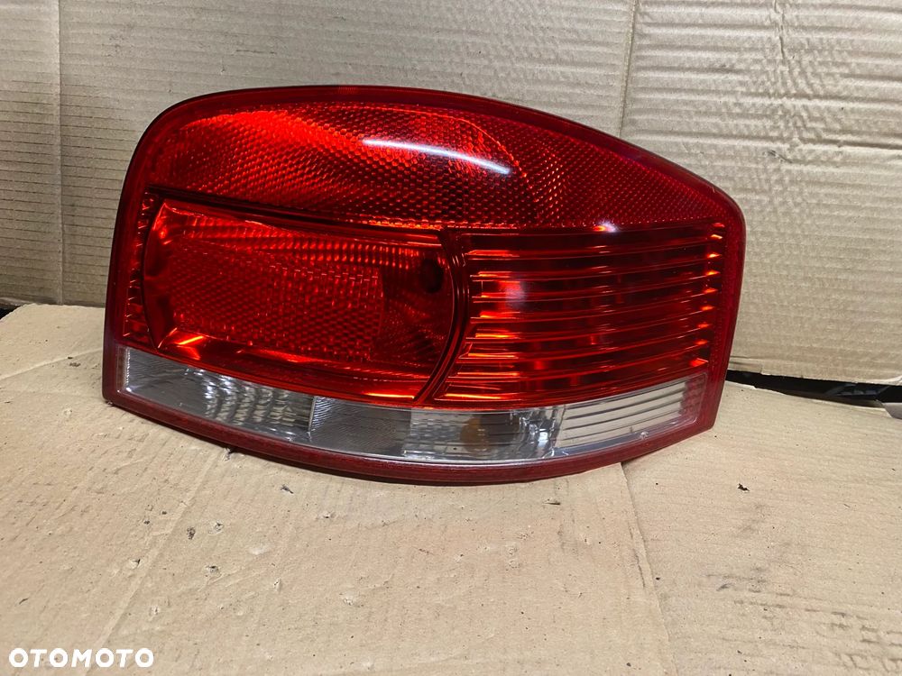LAMPA TYLNA PRAWA AUDI A3 8P 280402 8P0945258 - 1
