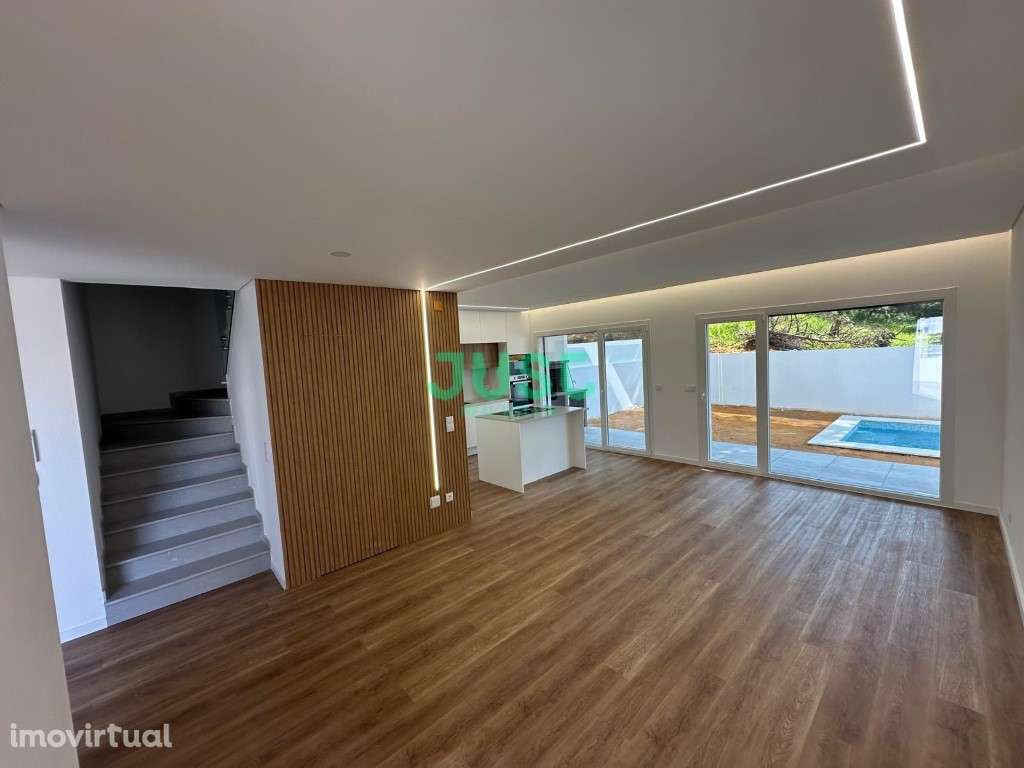 Moradia T4 com piscina em Fernão Ferro - Grande imagem: 2/18