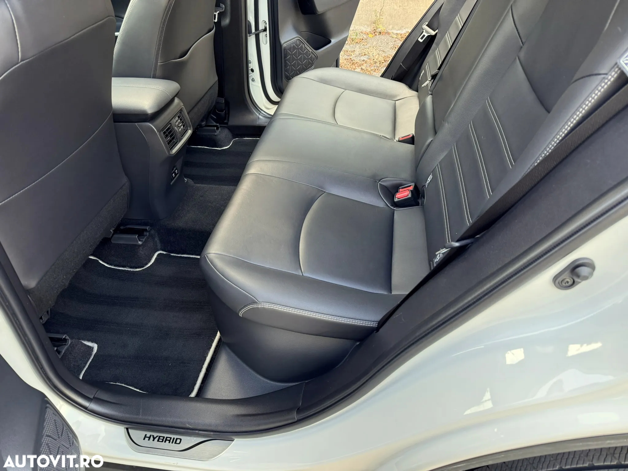 Toyota RAV4 2.5 Hybrid VVT-iE 4x4 Luxury - 28