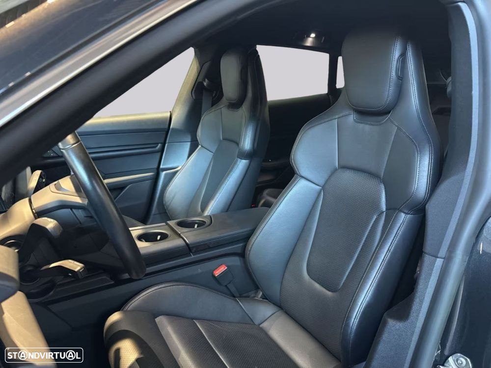 Porsche Taycan Cross Turismo - 19