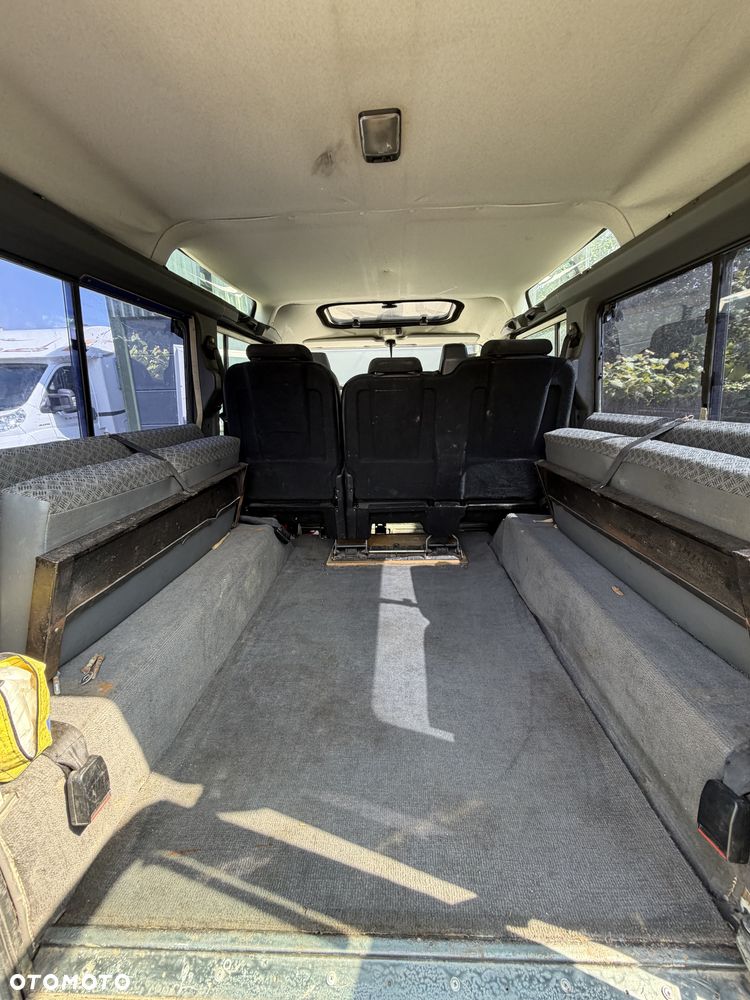 Land Rover Defender - 4