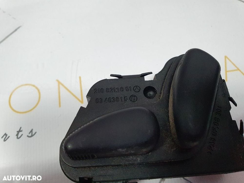 Buton reglaj scaun  MERCEDES-BENZ C-CLASS T-Model II S203 2001 - 2007 2.2 C 220 CDI OM 646.963  2108213851 - 4