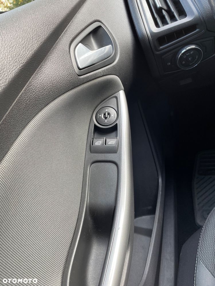 Ford Focus 1.6 Trend - 27
